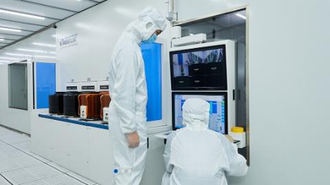 國產(chǎn)首臺！萬業(yè)企業(yè)：高能離子注入機(jī)通過客戶驗(yàn)證 芯片制造關(guān)鍵一環(huán)