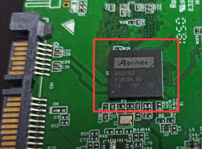 我們?nèi)绾芜x擇一款好的工業(yè)級固態(tài)硬盤？